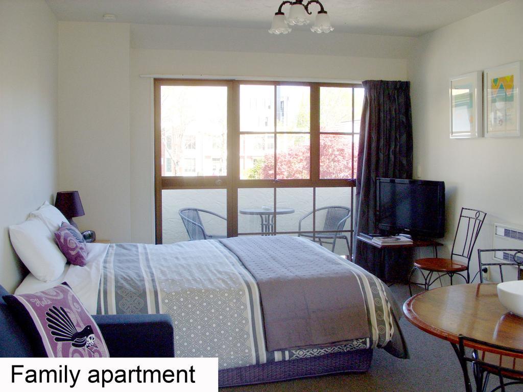 Tudor Court Motel Christchurch Kültér fotó