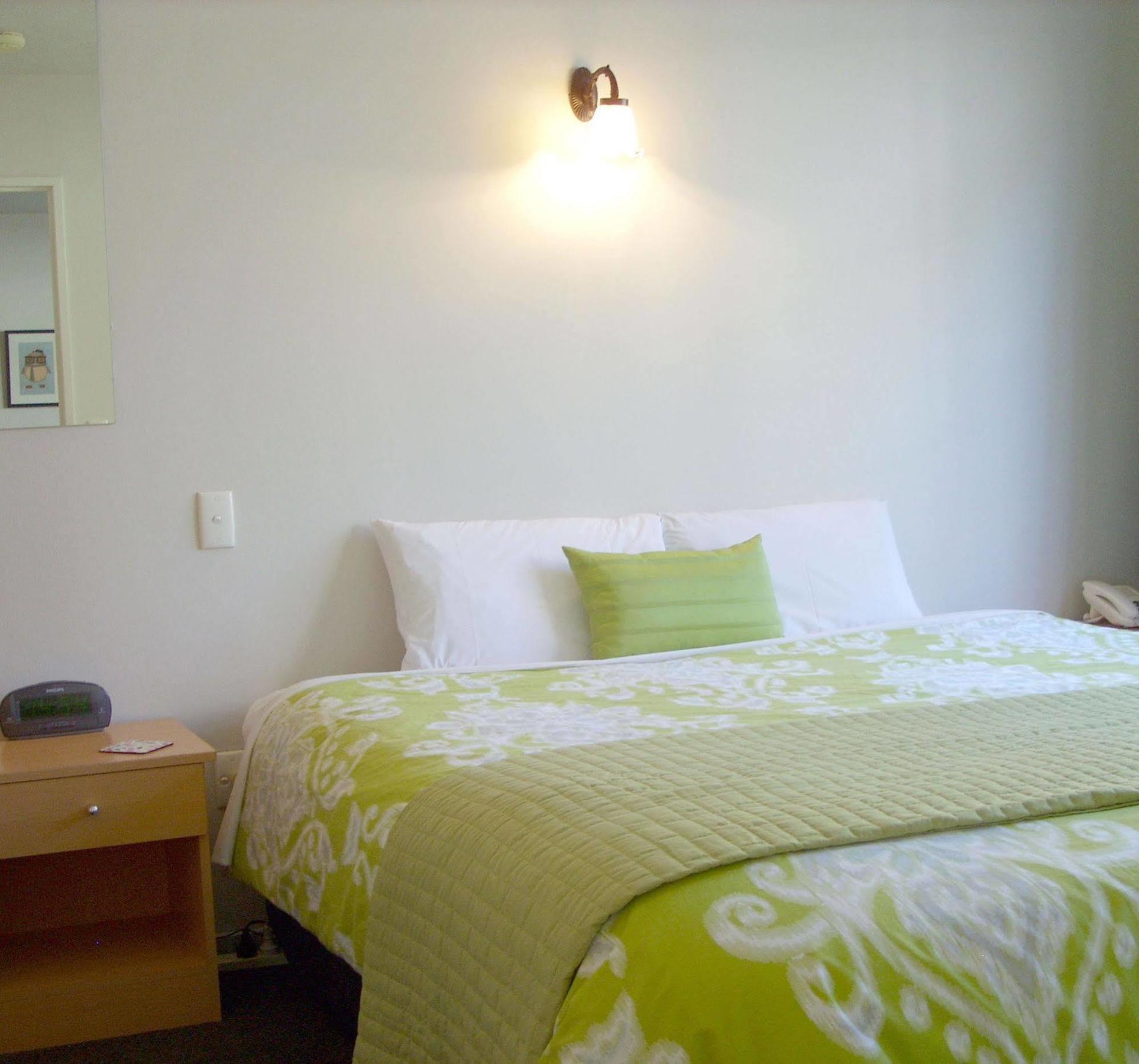 Tudor Court Motel Christchurch Kültér fotó