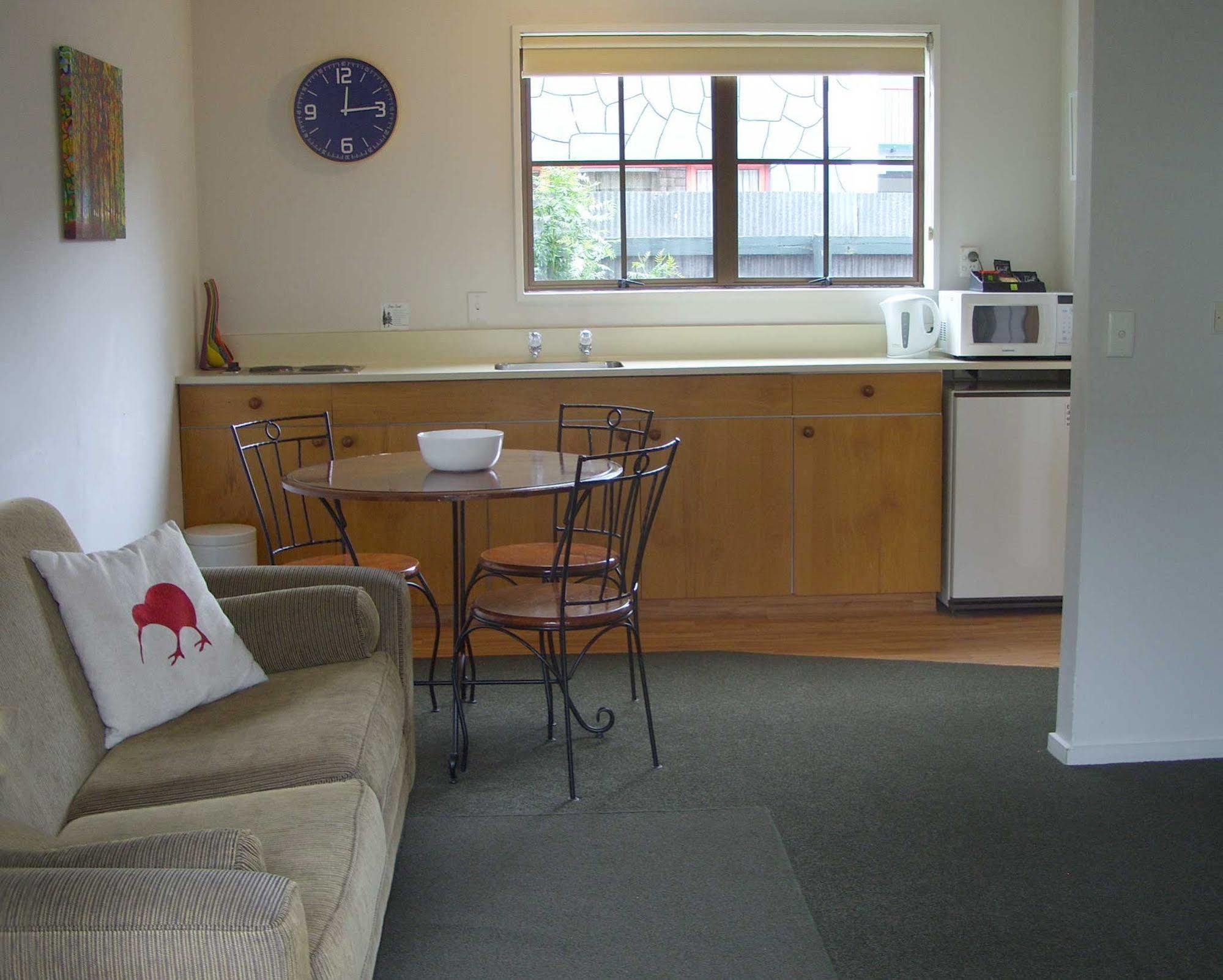 Tudor Court Motel Christchurch Kültér fotó