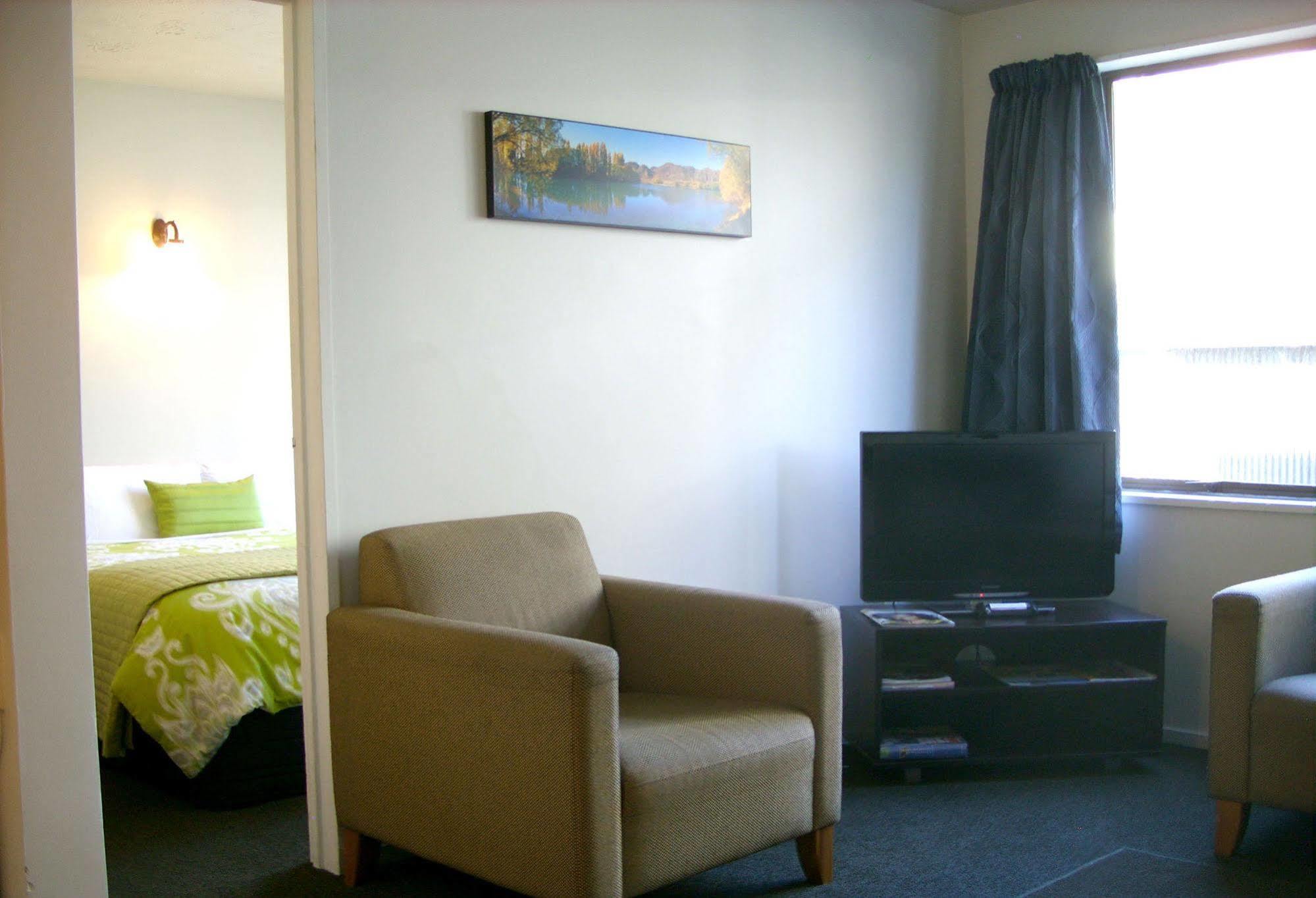 Tudor Court Motel Christchurch Kültér fotó