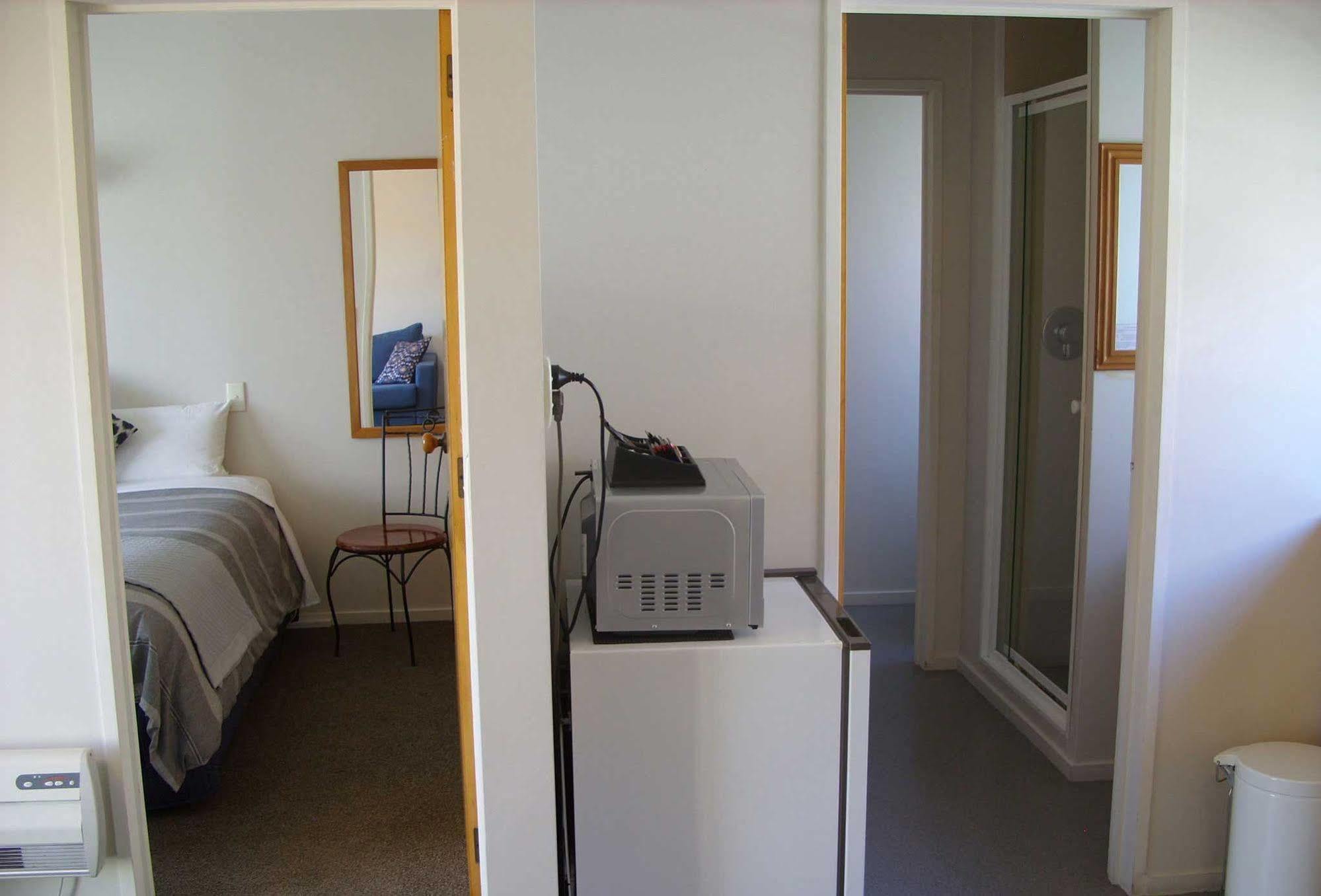 Tudor Court Motel Christchurch Kültér fotó