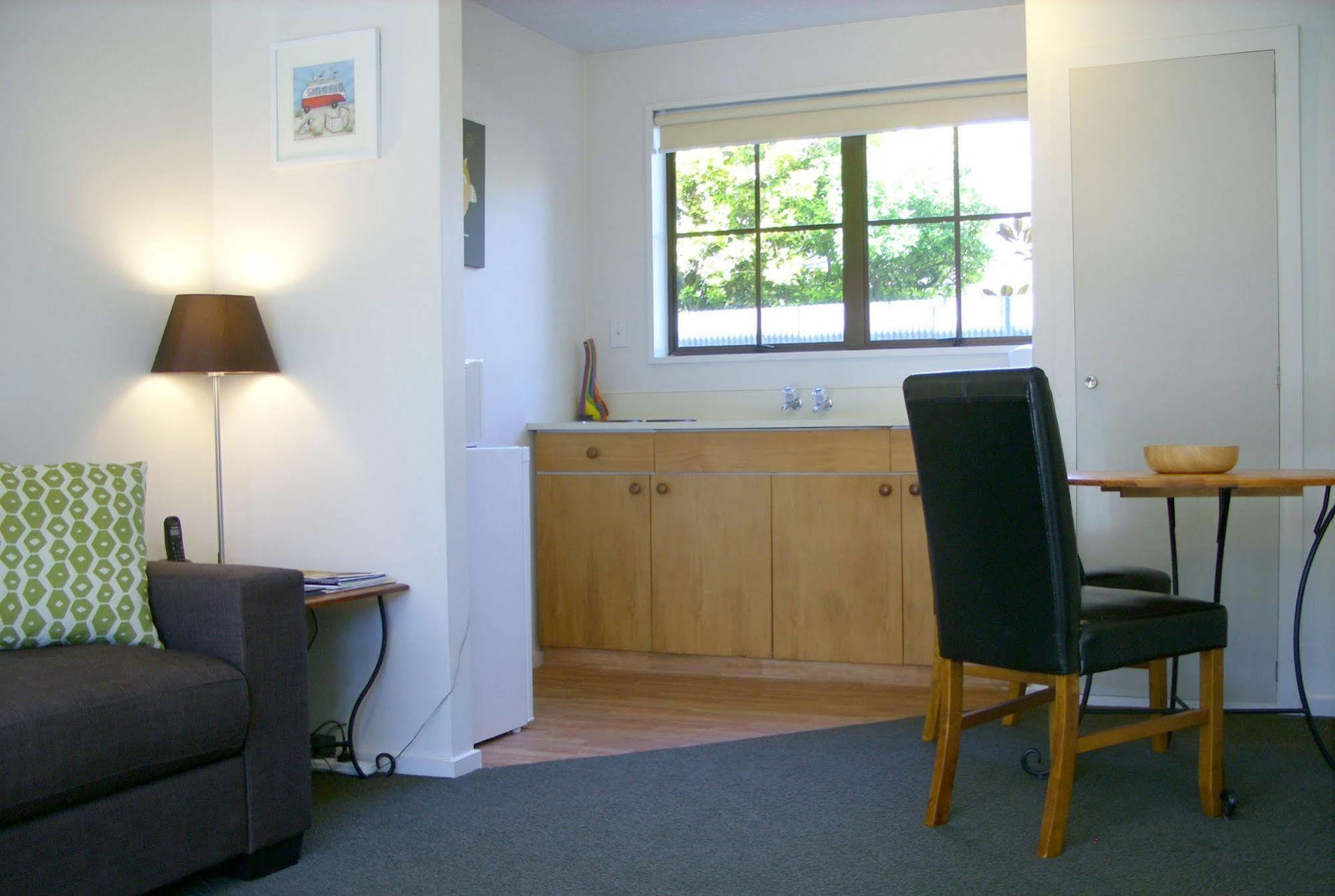 Tudor Court Motel Christchurch Kültér fotó