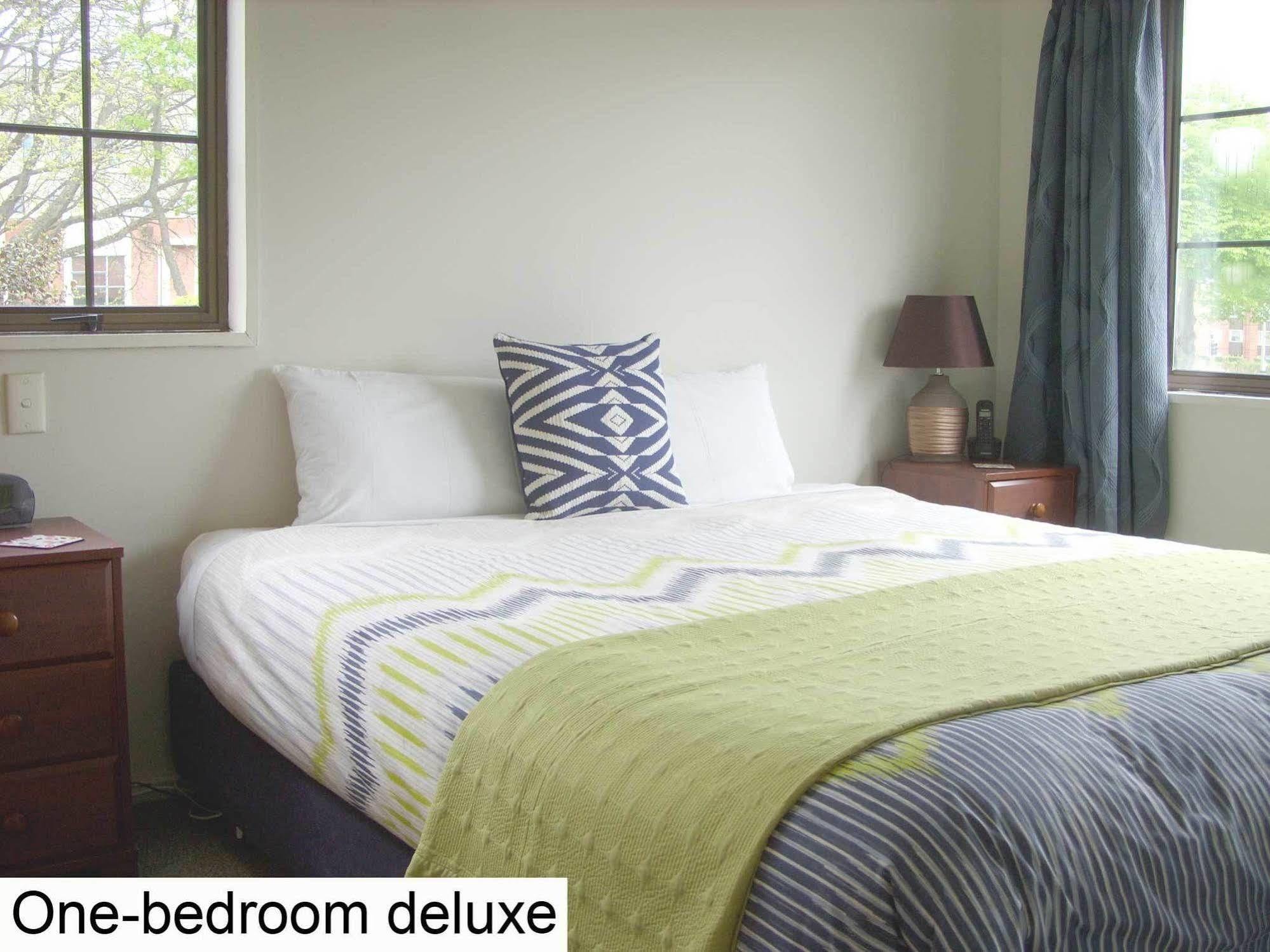 Tudor Court Motel Christchurch Kültér fotó