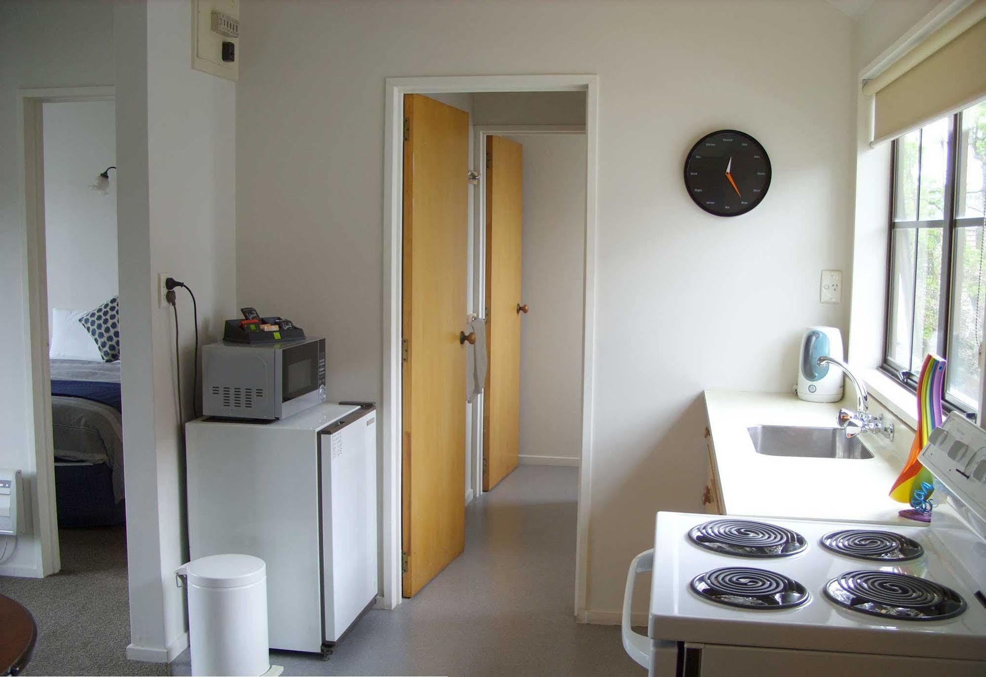 Tudor Court Motel Christchurch Kültér fotó